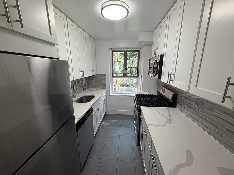 71st Cres — Photo 2