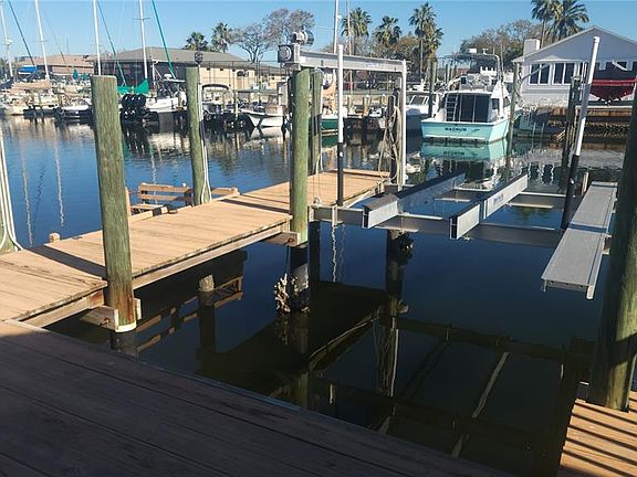 3rd image of 3907 Floramar Ter