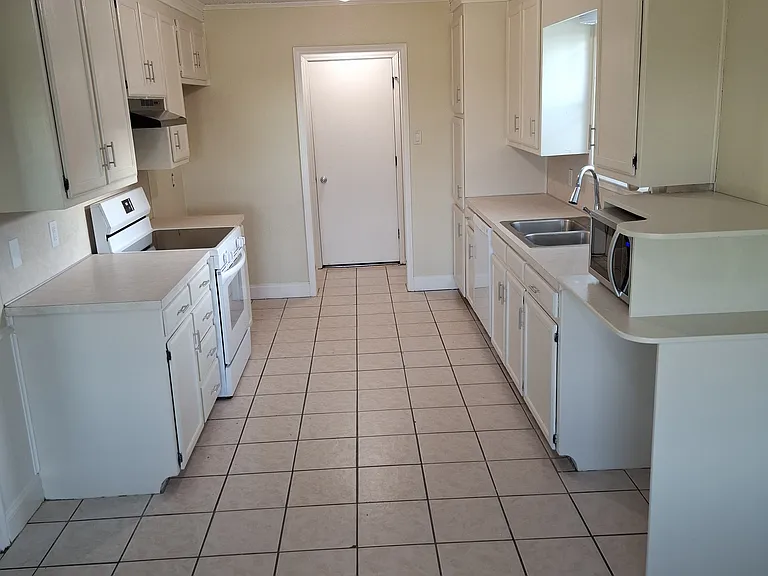 728 Seminole Trl — Photo 24