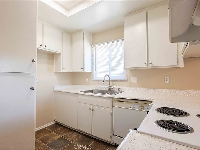1272 Vista Serena Ave — Photo 6