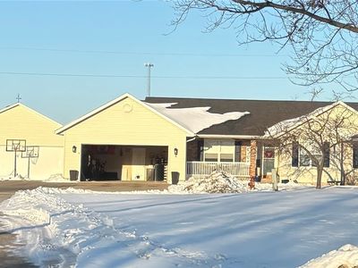 4 Horschu Dr, Altamont, IL, 62411