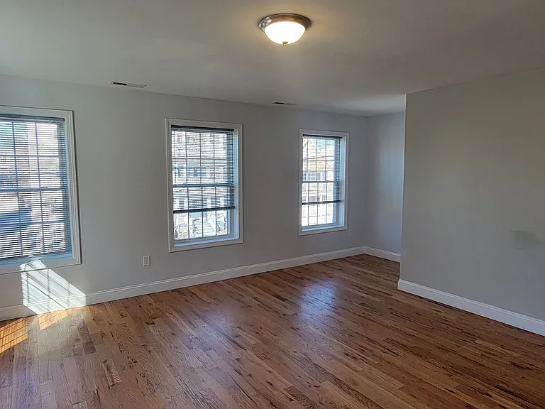 537 Winchester Ave — Photo 4