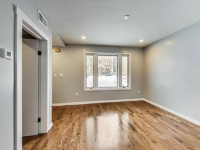 1831 W Fletcher St #1 — Photo 7