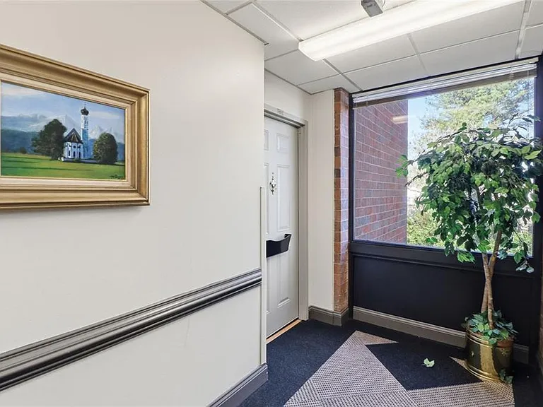 300 Johnson Ferry Rd NE #B202 — Photo 14