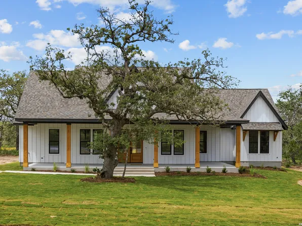 108 Syrah St, La Vernia, TX 78121