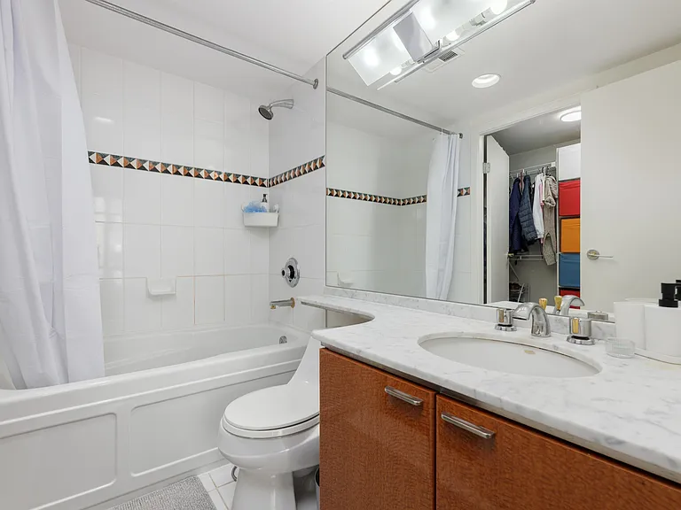 1288 Alberni St #1604 — Photo 12
