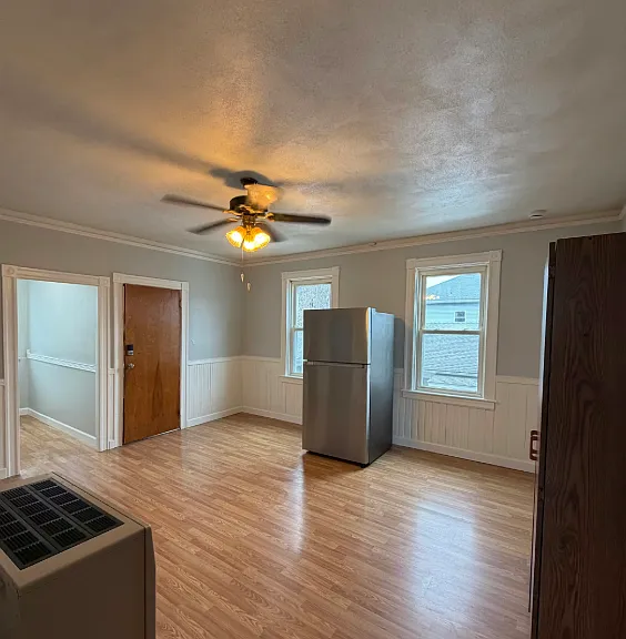 15 Roma St Bristol, RI Spacious 3 Bedroom, 1 Bathroom Unit Off Street Parking Included! — Photo 7