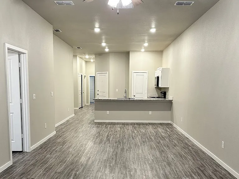 2106 N Avenue J — Photo 6