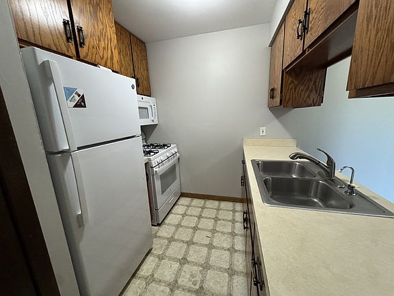 3rd image of 1807 Lisbon Rd APT C