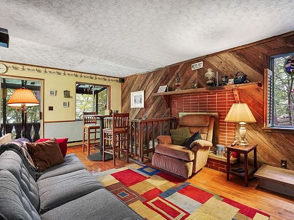 4th image of 638 Natchez Ln