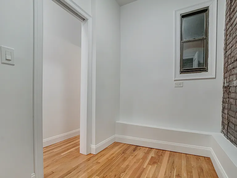 348 W 47th St #2A — Photo 9