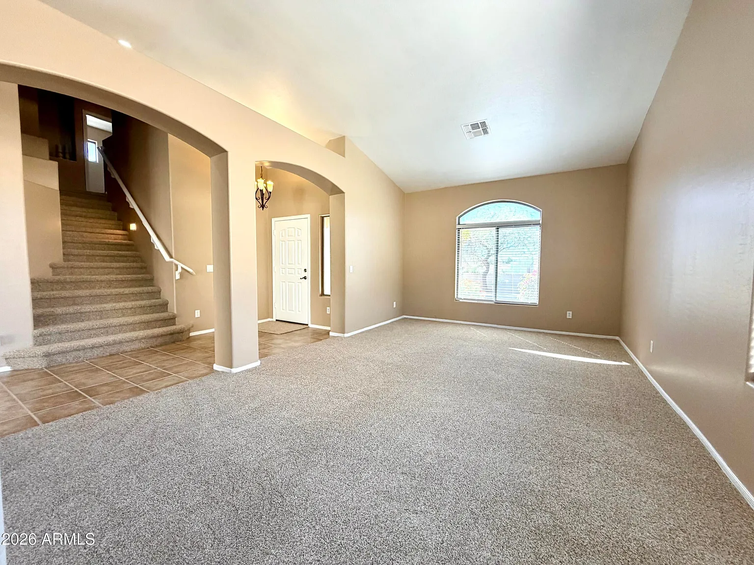 3 bed, 2.5 bath, 1833 sqft, $2,400 — Photo 4