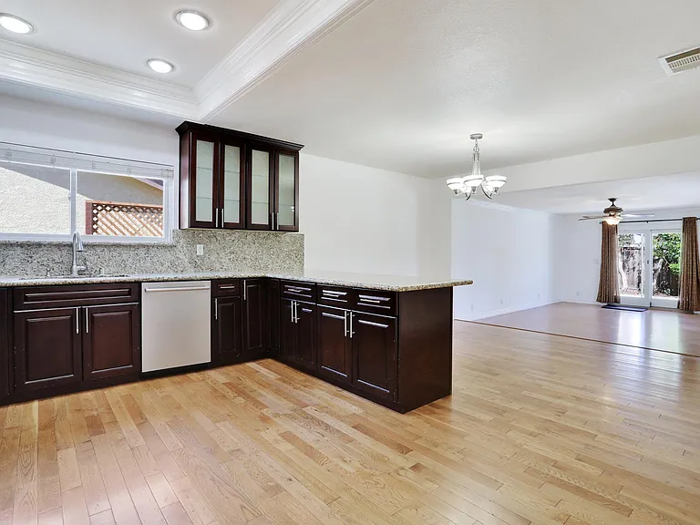 3209 Warwick Rd — Photo 10