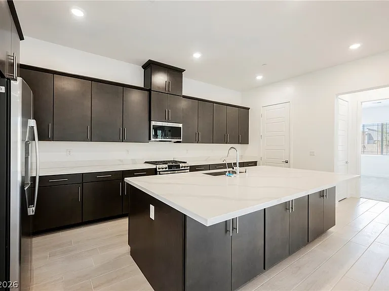 116 Skylar Village Ave — Photo 1