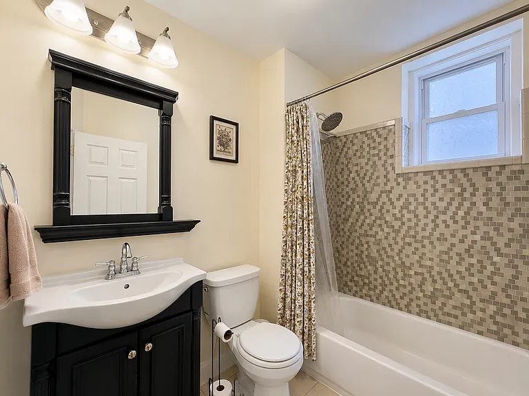 322 E Lorraine Ave — Photo 8