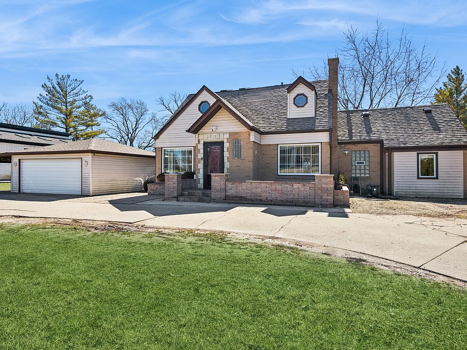 1st image of 23 W Algonquin Rd