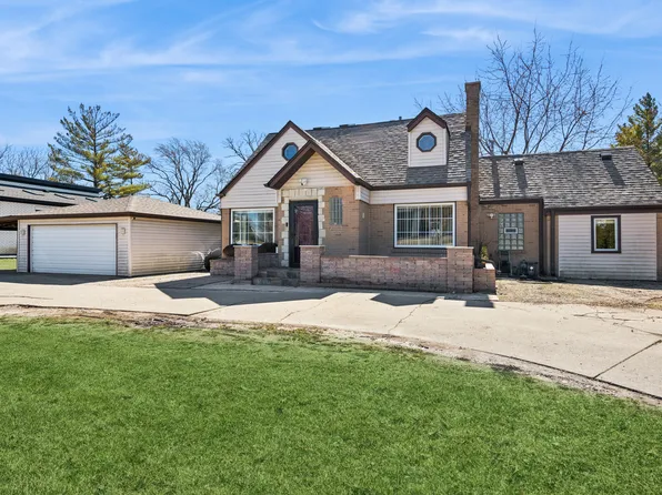 23 W Algonquin Rd, Des Plaines, IL 60016