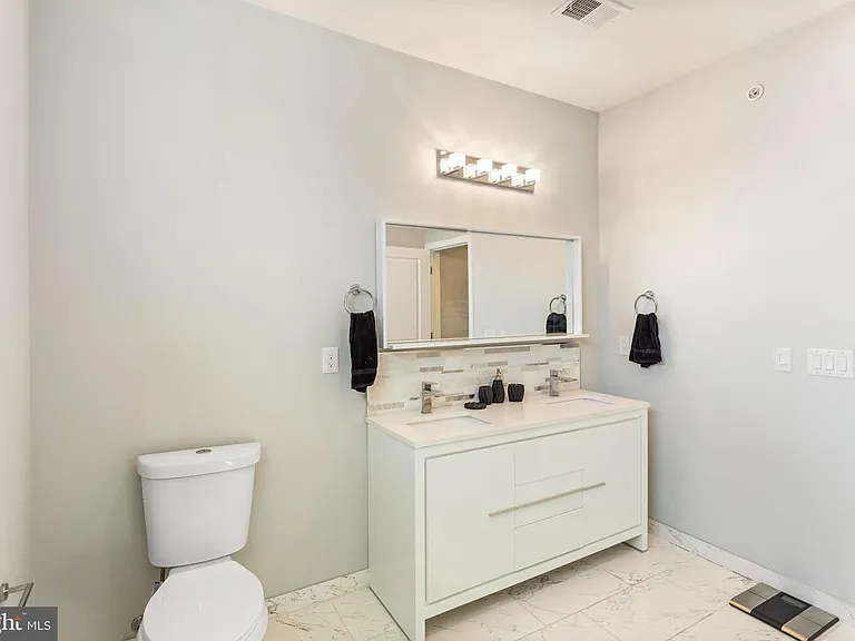 2621 E Letterly St — Photo 15