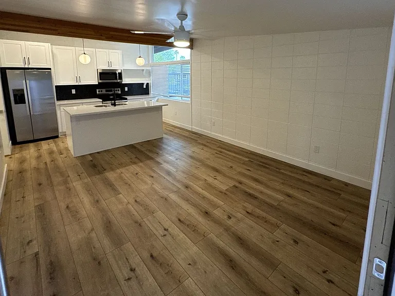 6626 E Cheery Lynn Rd — Photo 3