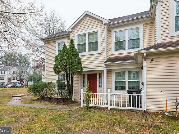 2nd image of 906 Dunloring Ct