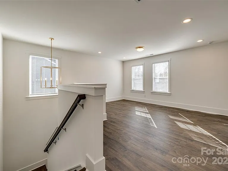 1237 Eastway Dr — Photo 21