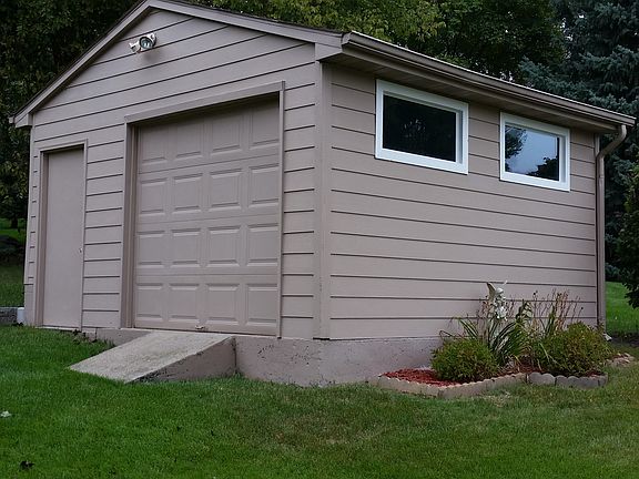 Large shed w/ Addl walkin 