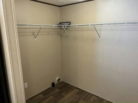 5th image of 105 Sycamore Ln #304