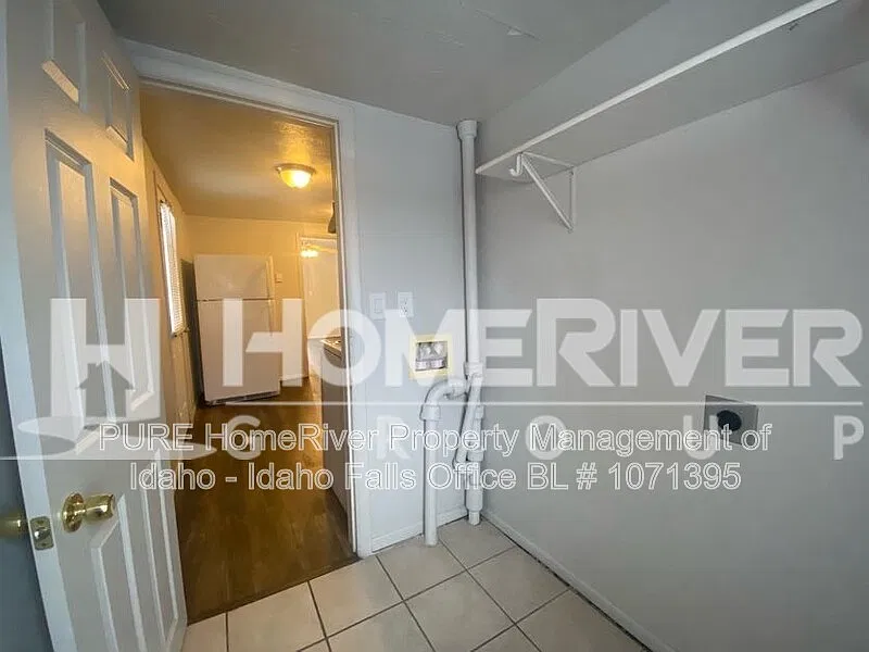 3 bed, 1.0 bath, $1,100 — Photo 3