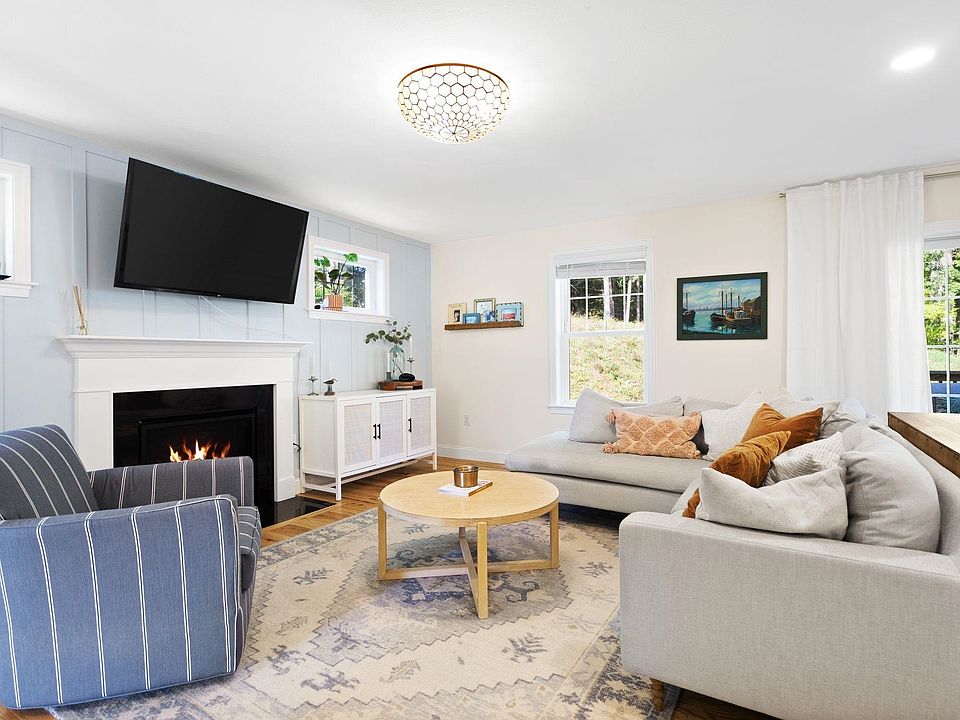 10 Adelaide Street, Hudson, NH 03051 Zillow