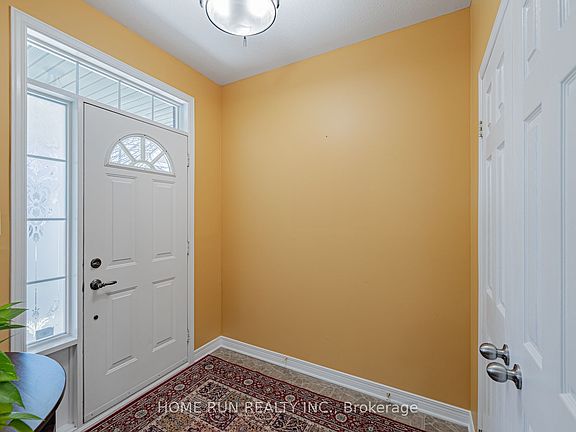3rd image of 5 Thunderbird Cres