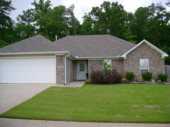 1st image of 1842 White Oak Cir