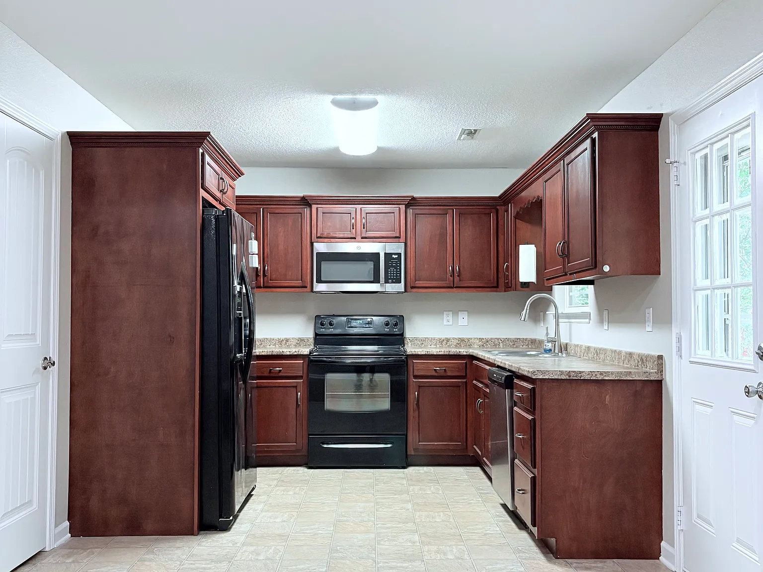 3 bed, 1278 sqft, $2,150 — Photo 4