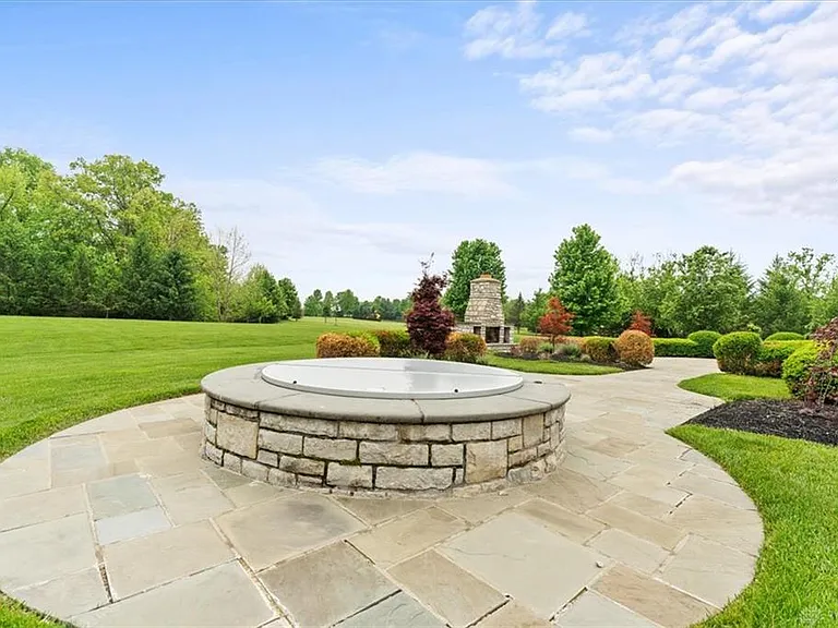 9020 Whisperinghill Dr — Photo 86