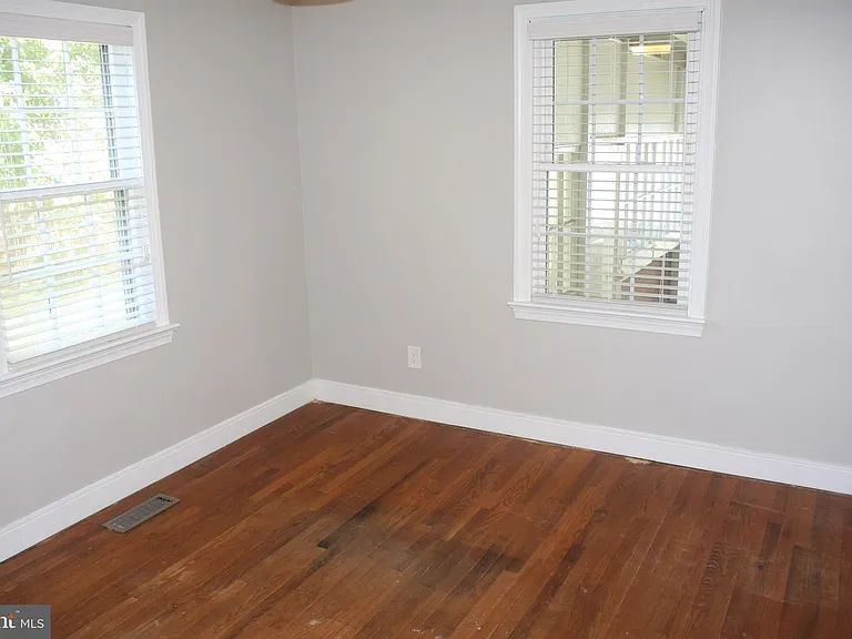 3718 Hill St — Photo 7