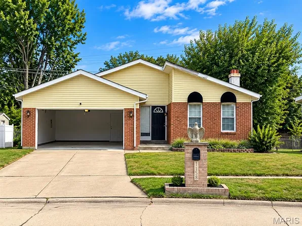 11378 Red River Dr, Saint Louis, MO 63138
