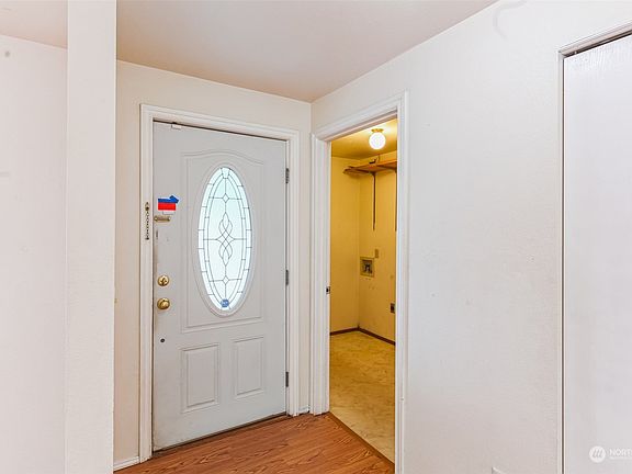 4th image of 4415 33rd Street NE