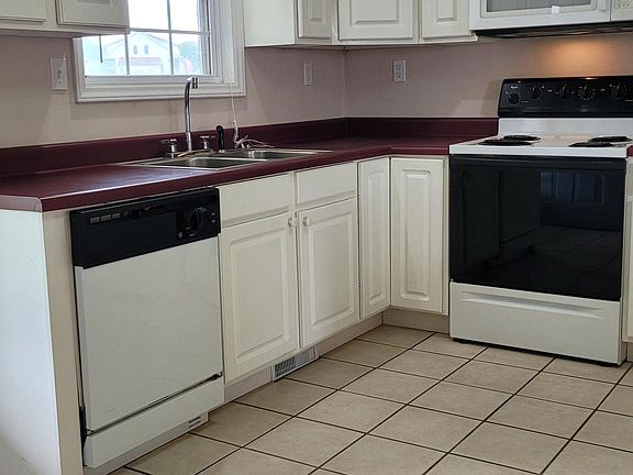 5th image of 325 Poplar St NW