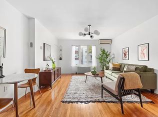 20-35 29th St, Astoria, NY 11105