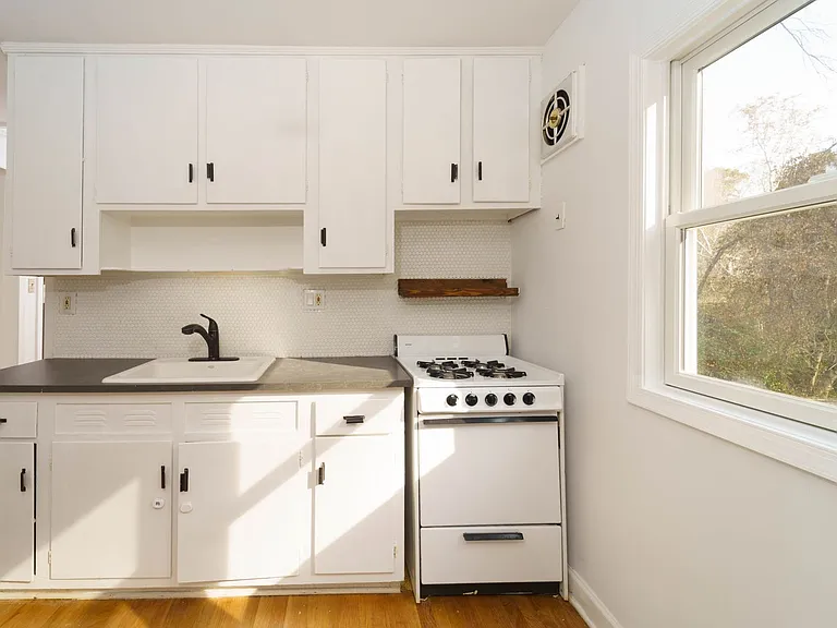4400 Garrett Park Rd — Photo 8