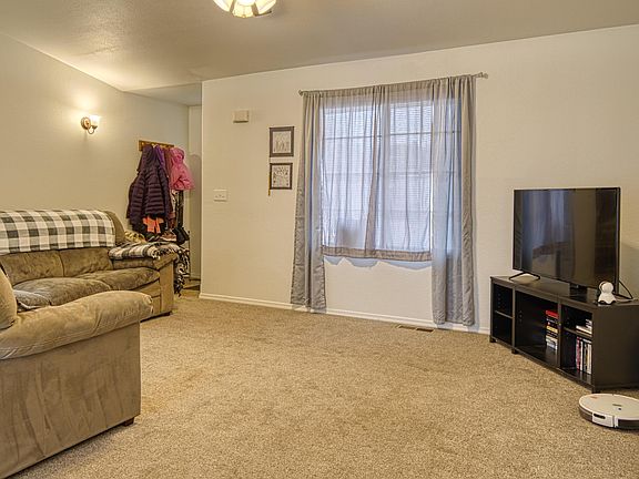 5th image of 3201 Goldenrod Ave