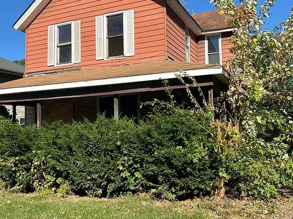 722 10th Ave S, Clinton, IA 52732