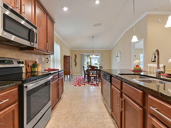 4th image of 413 Palazzo Cir