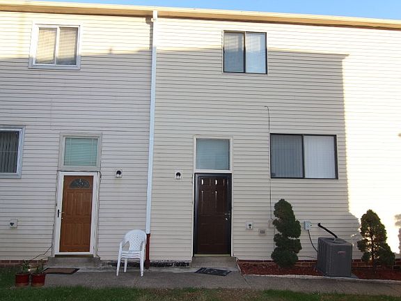 2nd image of 1533 Stoney Ln