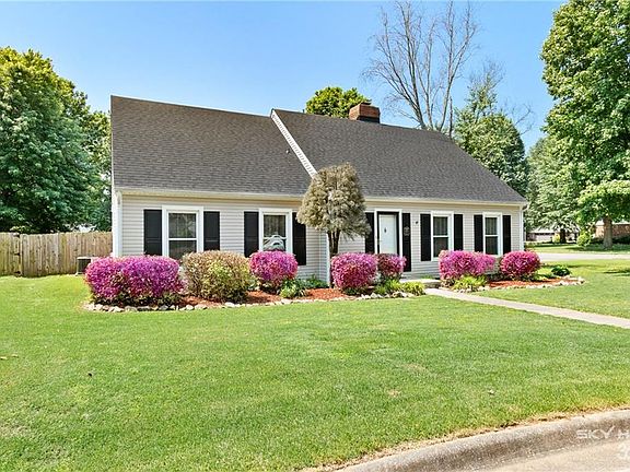 2nd image of 1405 E Windsor Pl