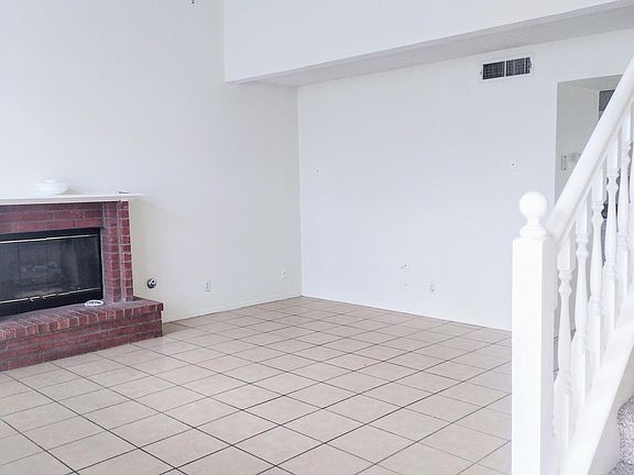 3rd image of 4620 Loma Linda Cir