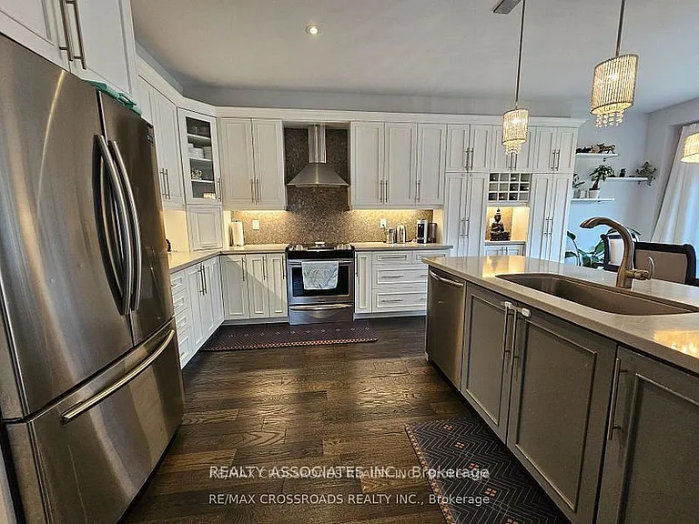 35 Cutts Cres — Photo 7