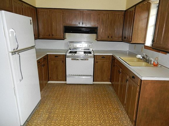 Kitchen, will install new stove