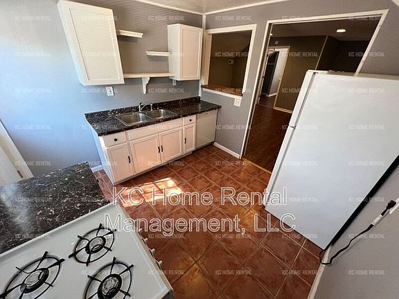 2nd image of 1111 W 44th St #B