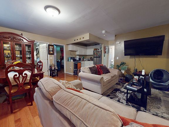 5th image of 50 W 192nd St