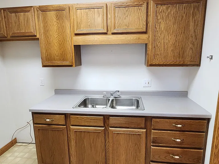 1323 Gillette St — Photo 6